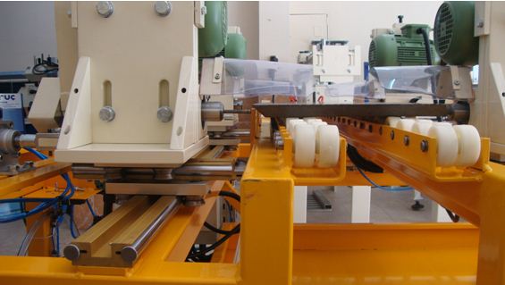 4 Kafal� Yar� Otomatik Delik Delme Makinas�