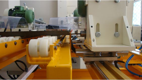 4 Kafal� Yar� Otomatik Delik Delme Makinas�